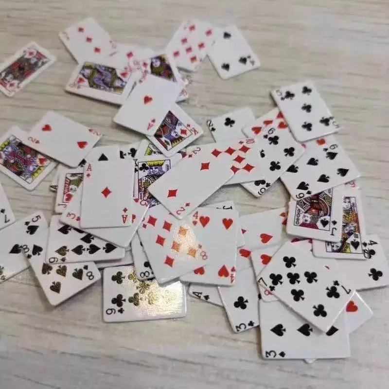 1Set Mini Poker Kaarten 1:12 Schattige Miniatuur Speelkaarten Spelletjes Voor Kinderen Grappige Pop Kinderen Speelgoed Poppenhuis Accessoires Tafelspel