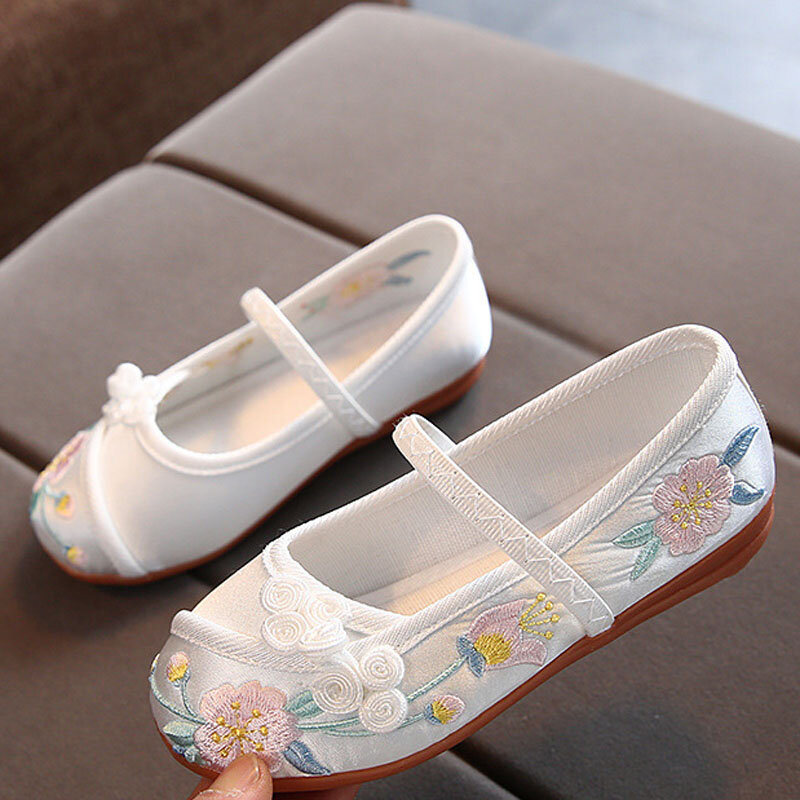 الأطفال الأحذية القماش المطرزة النمط الصيني الفتيات الأحذية مهرجان خمر أحذية صينية جديدة الاطفال أحذية لفتاة CSH1440