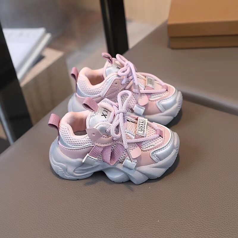 Sepatu kets jala untuk anak-anak, sepatu Sneakers bercahaya Sol empuk anti selip, sepatu lari gaya Korea baru 2024 untuk anak laki-laki dan perempuan