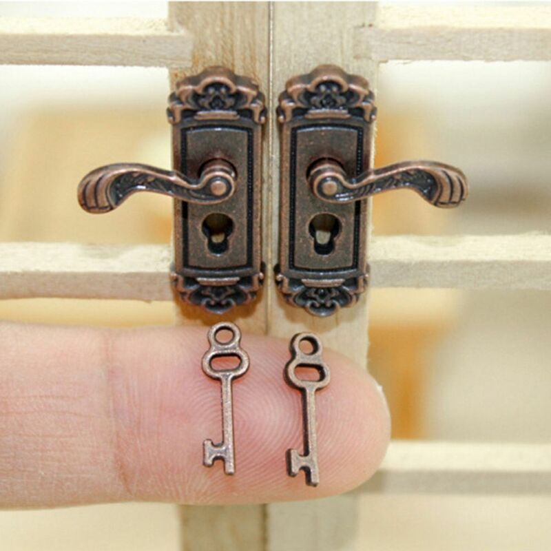 1/12 Schaal Retro Stijl Poppenhuis Lock Key Set Miniatuur Deurgrepen Messing Knoppen Mini Meubels Pull Poppenhuis Diy Accessoires