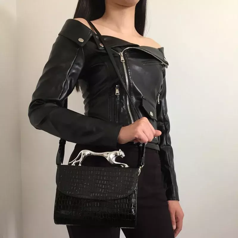 2022 primavera donna giacca in ecopelle con spalle scoperte giacche moto nere gotiche cerniere cappotto corto femminile in PU Z009