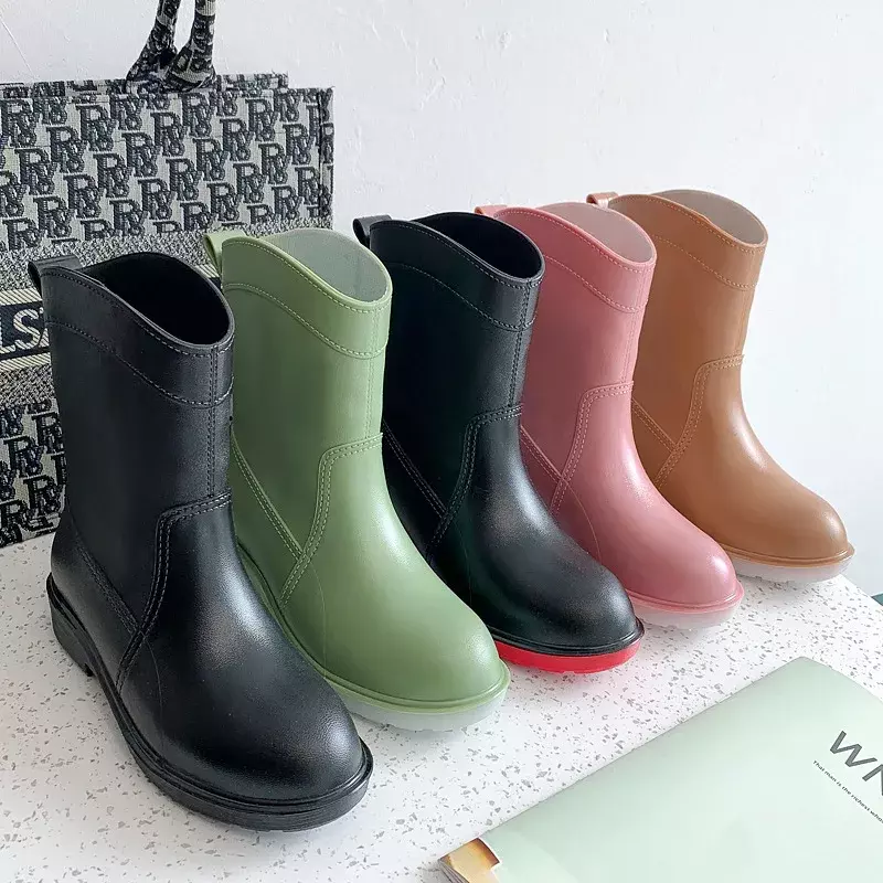 Botas de chuva impermeáveis para mulheres, casual e confortável, botas de trabalho de cozinha, moda ao ar livre, 2024