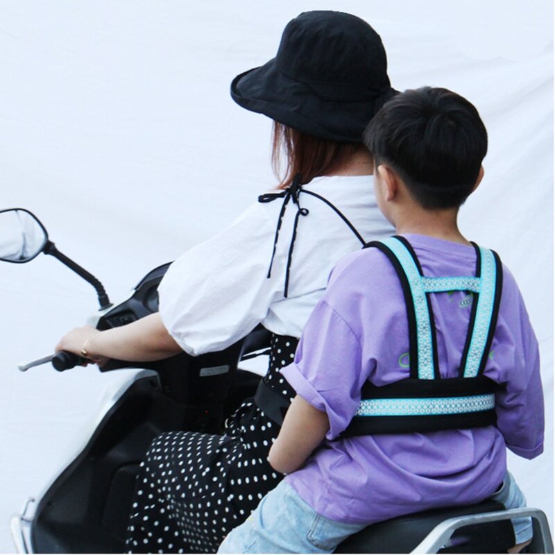 สายรัดเข็มขัดนิรภัยรถจักรยานยนต์สำหรับเด็กแบบสากลพร้อมแถบสะท้อนแสงสำหรับเด็ก