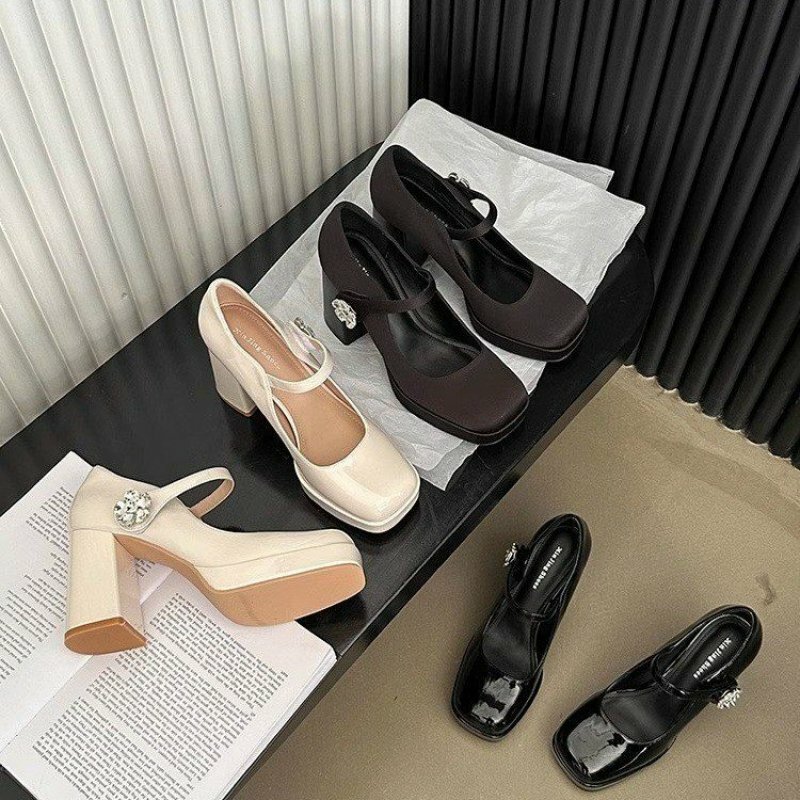 2024 nuovo Design fibbia pompe tacchi spessi tacchi alti per scarpe da donna piattaforma Waterprof scarpe Punk calzature tacco quadrato moda
