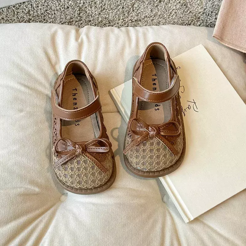 Детские модные сандалии для девочек, Новинка лета 2024, удобная дышащая пляжная обувь в Корейском стиле с вырезами и нескользящим бантом