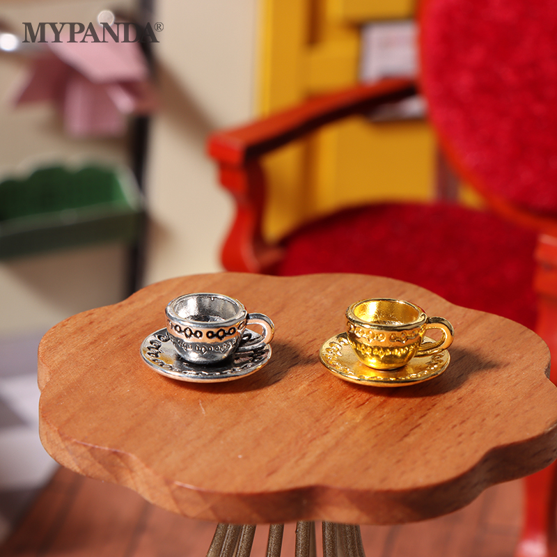 1Set 1:12 Dollhouse miniatura teiera tazza piattino metallo Set da tè tavolo da pranzo modello Decor giocattolo casa delle bambole accessori