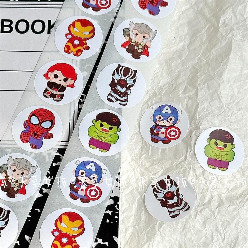 Rollo de pegatinas de Los Vengadores para niños, sello decorativo MV, Circular Alliance, Hulk, Iron Man, regalo Kawaii, 500