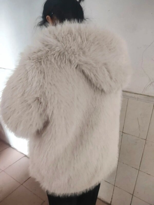 เสื้อโค้ทขนสุนัขจิ้งจอกสีขาวสำหรับผู้หญิงเสื้อโค้ทขนสัตว์เทียมให้ความอบอุ่นแฟชั่นฤดูหนาว