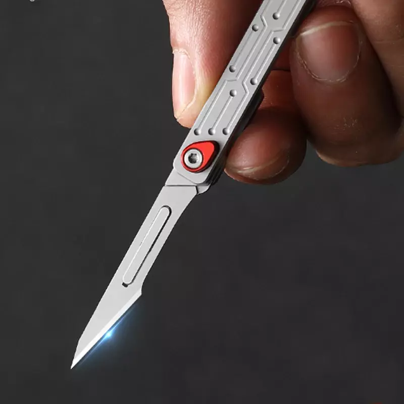 ステンレス鋼のミニ医療用折りたたみスケープナイフ,屋外用の交換可能なブレード付きのポケットナイフ,10個。