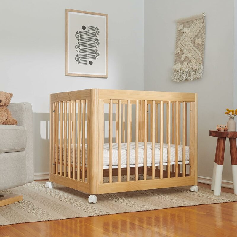 Babyletto Yuzu-سرير قابل للتحويل لجميع المراحل ، سرير كامل الحجم طبيعي ، معتمد من الذهب الأخضر ، محمول وقابل للتعديل