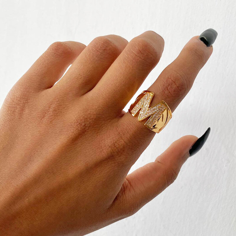 Pierwsza litera pierścienie dla kobiet moda CZ regulowany A-Z 26 alfabet złoty pierścień elegancka biżuteria przyjaźń prezent ślubny hurtownia