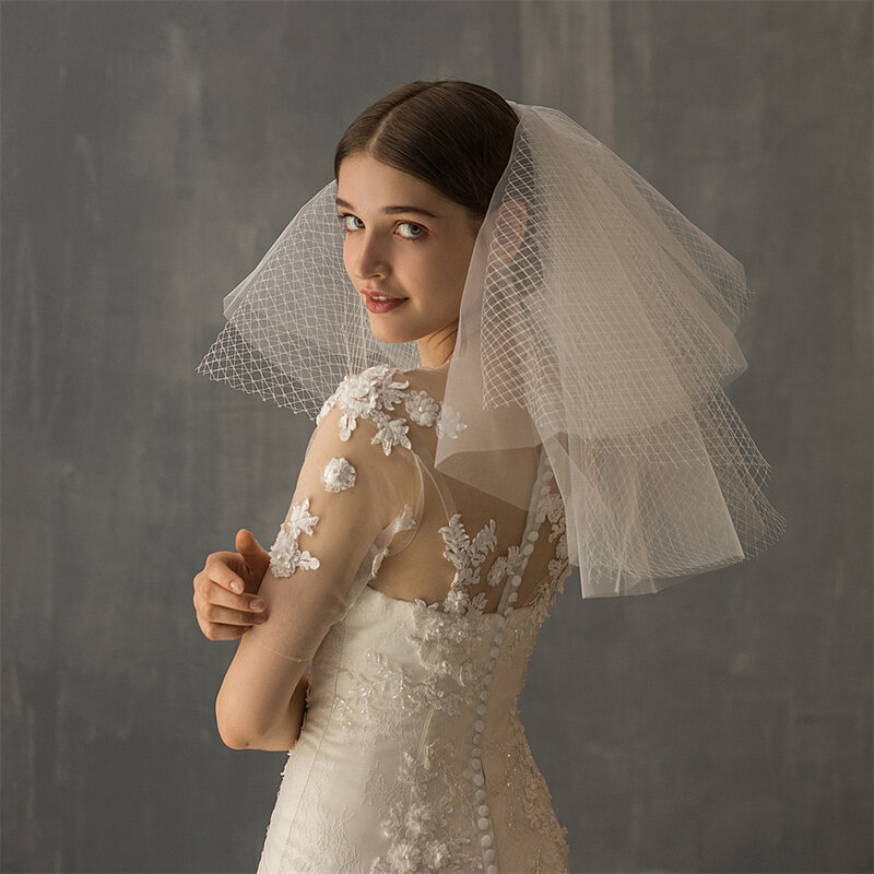 ส่วนลดจำกัดสองชั้นผ้าคลุมหน้างานแต่งงานสีขาวงาช้างผ้าคลุมเจ้าสาวสั้นพร้อมโบว์ผูกอุปกรณ์แต่งงาน
