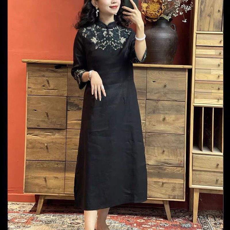 Summer New Cotton and Linen Women's Stand Collar Pan Button Embroidery Elegant Vintage Slim Chinese Style Half Sleeve Dress