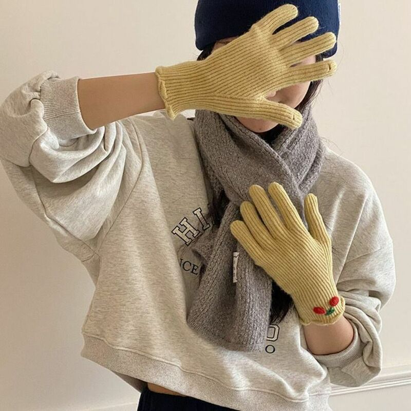 Gruba dzianina rękawiczki słodkie elastyczne pełne palce ocieplacze na ręce zimowe ciepłe jednolity kolor rękawiczki z ekranem dotykowym
