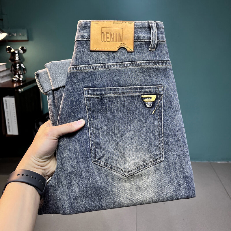 2024 primavera e l'estate nuovo ricamo Design Jeans da uomo Slim Fit All-Match Blue Fashion Trend pantaloni lavati per il tempo libero