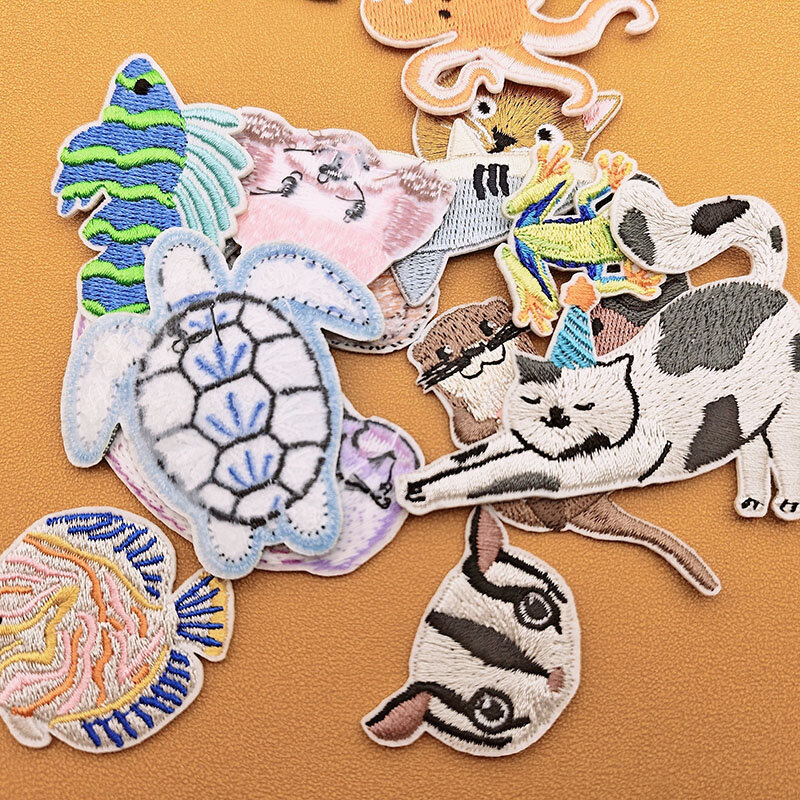 Parche bordado de dibujos animados DIY, pegatina de tela de animales lindos, Tortuga, tiburones, parches para planchar, bolsa, sombrero, funda de teléfono, insignia, accesorios de tela