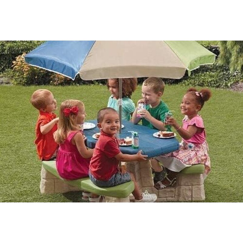 傘付きの自然で遊び心のあるピクニックテーブル、屋外用家具