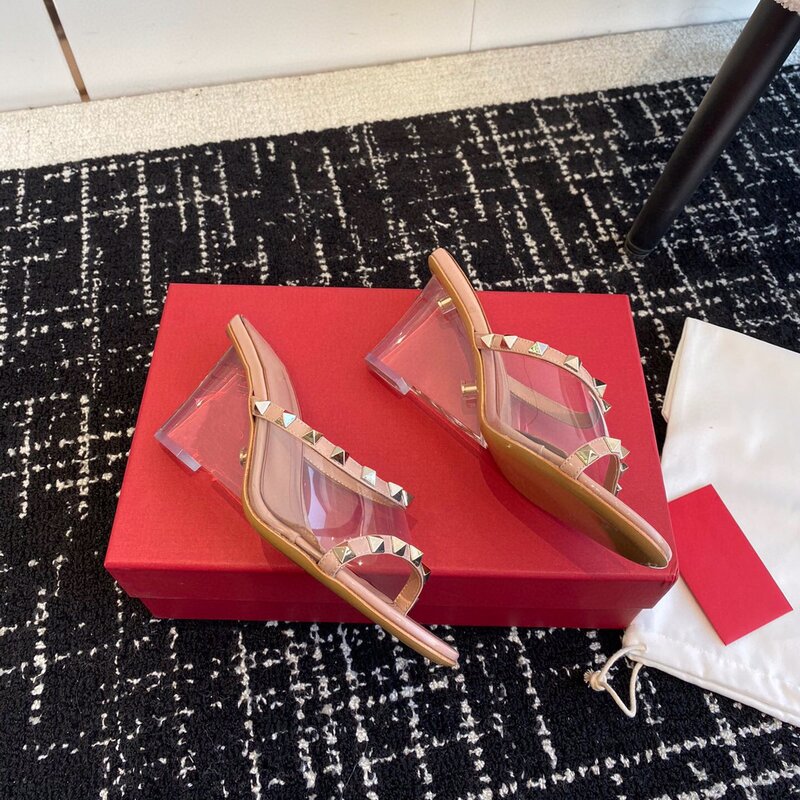 2024 wczesna wiosna nowy modny kryształowy klin nity metalowe jednorowe damskie buty z odkrytymi palcami