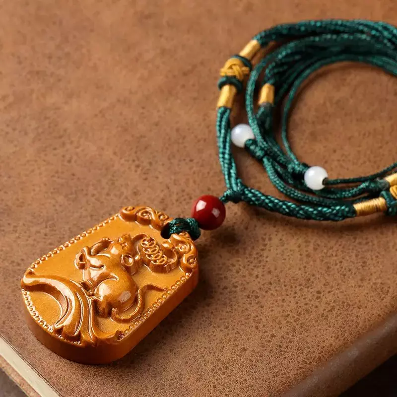 Liontin ukiran zodiak kayu persik tahun ini, jimat pelindung Naga anjing ular babi buatan tangan leher kalung kayu untuk pria dan wanita