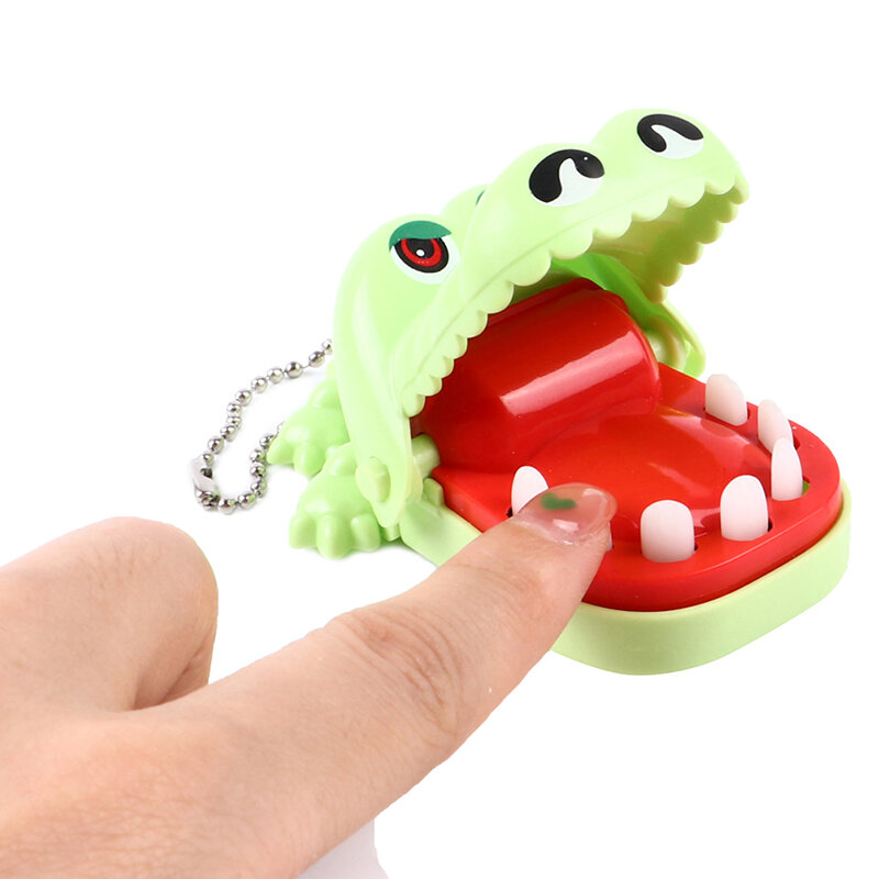 Mainan penghisap debu permainan jari, dokter gigi gigit mulut buaya kecil kreatif dengan gantungan kunci rumit