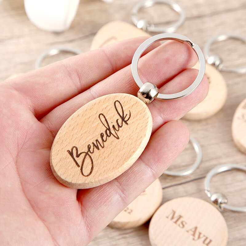 LLavero de madera grabado personalizado con nombres de boda, de madera personalizado llavero de corazón, regalos personalizados para suministros de boda, regalo