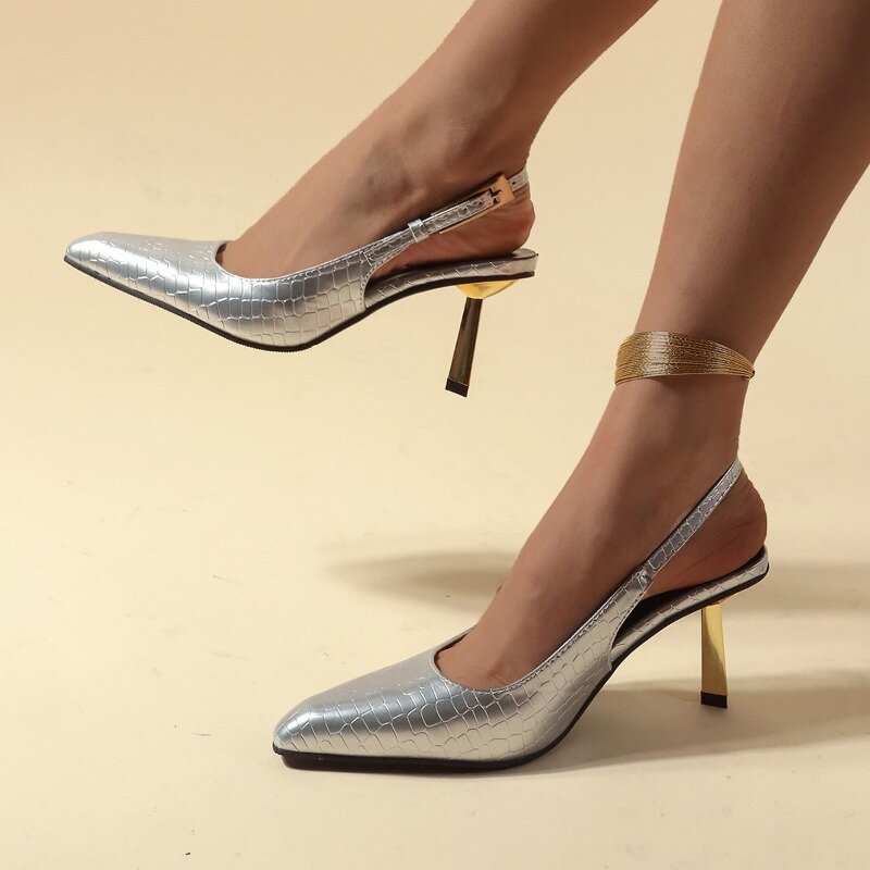 รองเท้าส้นสูงผู้หญิงลายเสือดาวชี้2024รองเท้าส้นสูงสไตล์ฝรั่งเศสสีเงินด้านหลังใหม่ฤดูร้อน