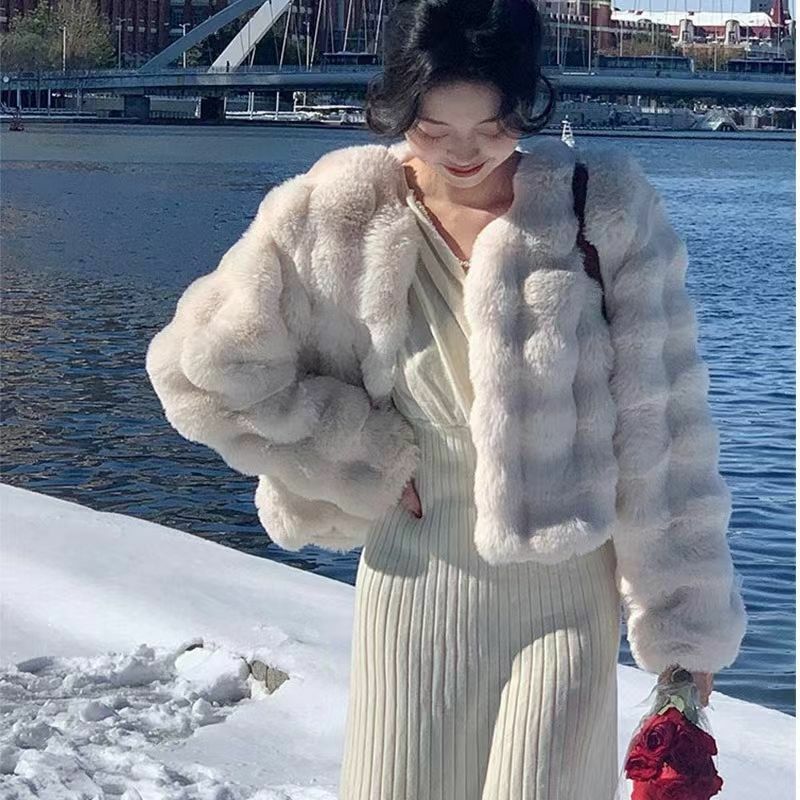 Jaket bulu palsu Mode Korea wanita jaket pendek berbulu tebal lembut mantel bulu beludru bulu palsu kualitas tinggi Musim Dingin Wanita