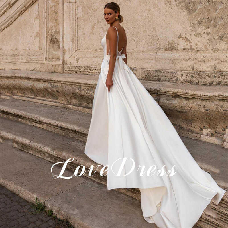 Love Elegant Spaghetti Straps V-Neck Stain Wedding Dress With Bow Fl;oor Length Open Back Sleeveless Bridal Gowns Robe de mariée