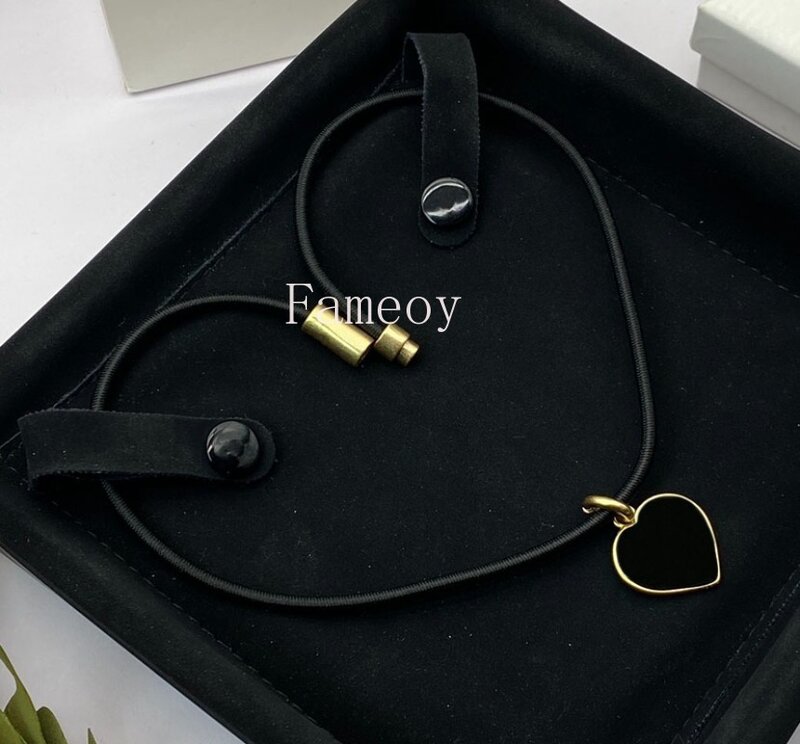 2024 neue modische klassische Herz Halskette Armband Ohrring Set
