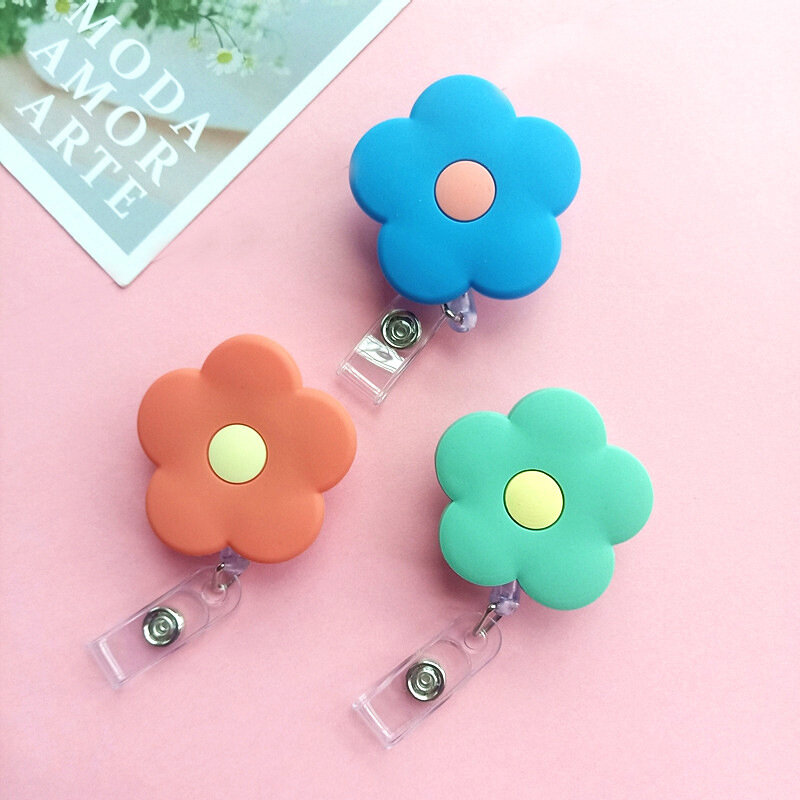 Silicone Retractable Nurse Badge Holder Badge Reel Clip Flower Shaped Students Name Tag ID Card Holder Lanyards Accessories