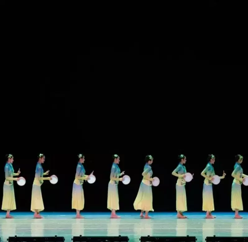مجموعة ملابس يانغكو هانفو ، أزياء رقص عرقية ، أزياء رقص كلاسيكية ، مظلة مروحة ، خرافية شعبية قديمة ، أنيقة