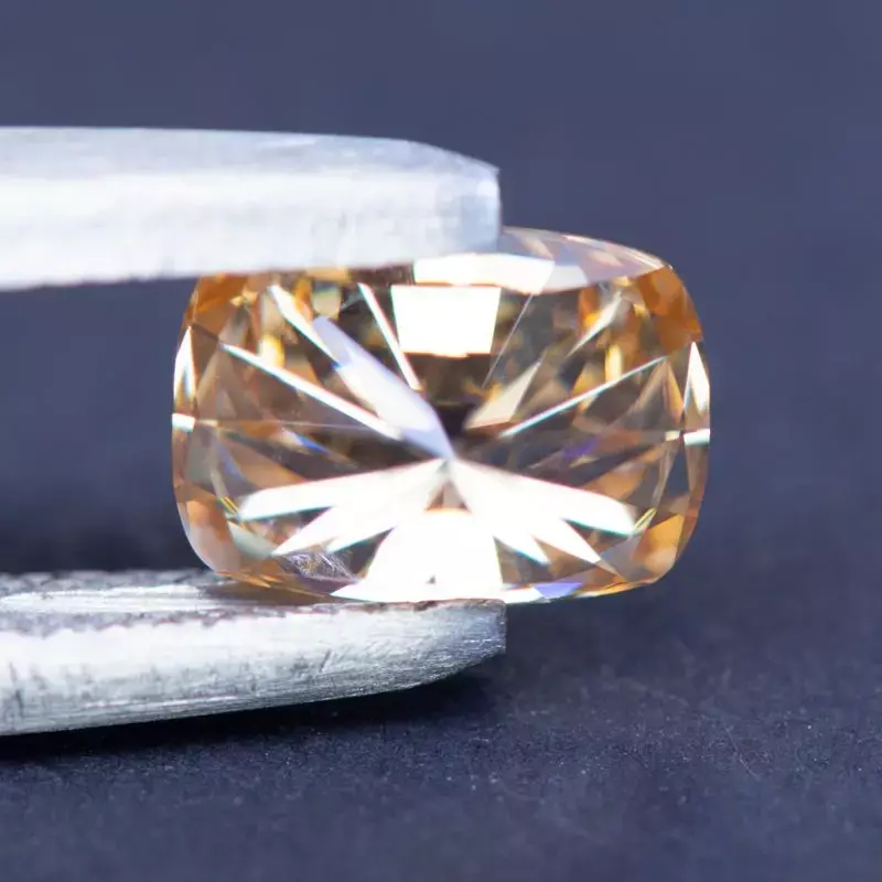 Kamień moissanitowy Podstawowy kolor szampana Cushion Cut Lab Grown Diamond Zaawansowane materiały do wyrobu biżuterii z certyfikatem GRA