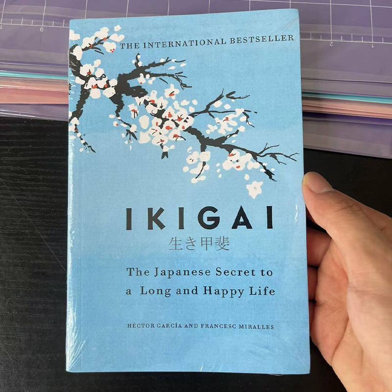 Ikigai-libro sobre la felicidad y la esperanza, The Japanese Secret Philosophy for A Happy Healthy de Hector Garcia, Rebuilding Happiness + un libro