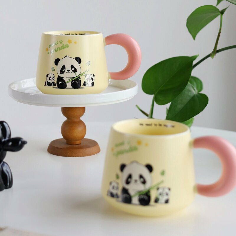 Creative Gifts Ceramic Mug with Lid Panda Coffee Cup with Spoon Living Room Drinking Cup Gift Box Home Decoration Insulation Cup