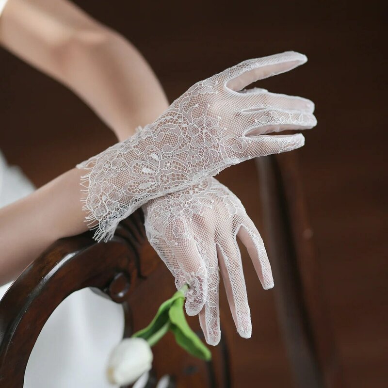 ลูกไม้สั้นสายรัดข้อมือถุงมือเจ้าสาวสำหรับสาวสตรีชุดราตรีถุงมือสีขาวเครื่องประดับเจ้าสาวอุปกรณ์เสริม