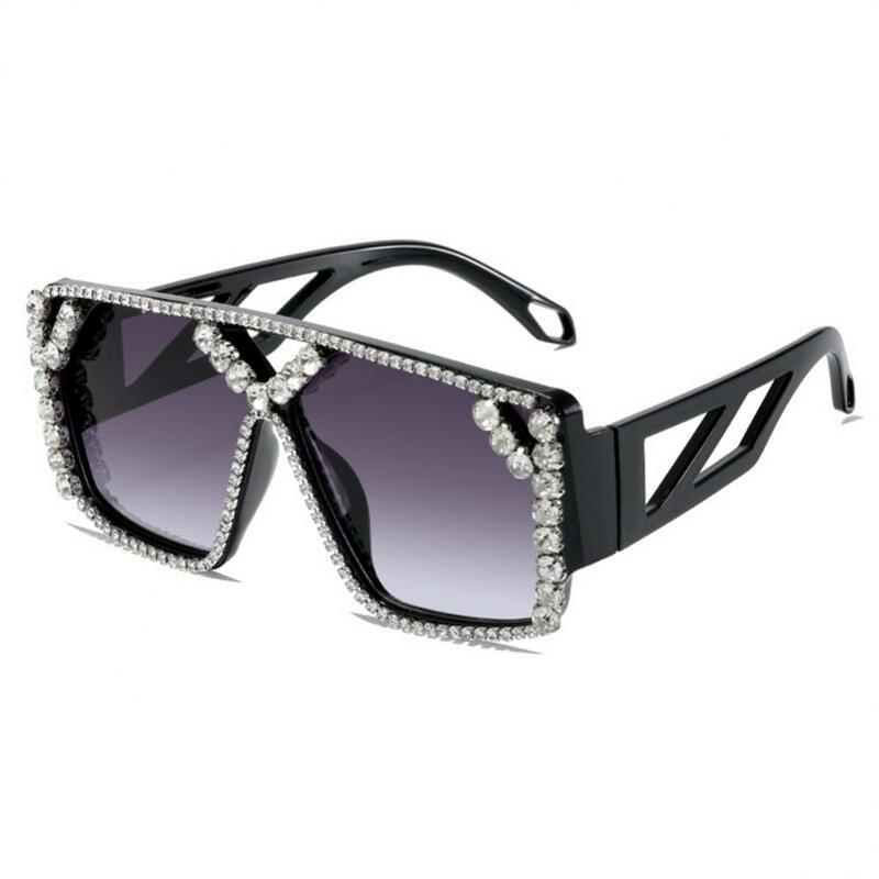 Occhiali da sole occhiali da sole con borchie uniche per le sfilate di moda estive mostrano la moda estiva alla moda più venduta alla moda
