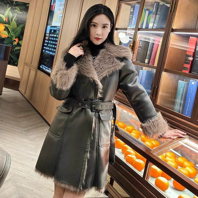 Nowa odzież jesienno-zimowa średniej długości, stylowe futro jeden płaszcz w modzie ciepła kurtka imitacja futra lisa atmosfera damska płaszcz
