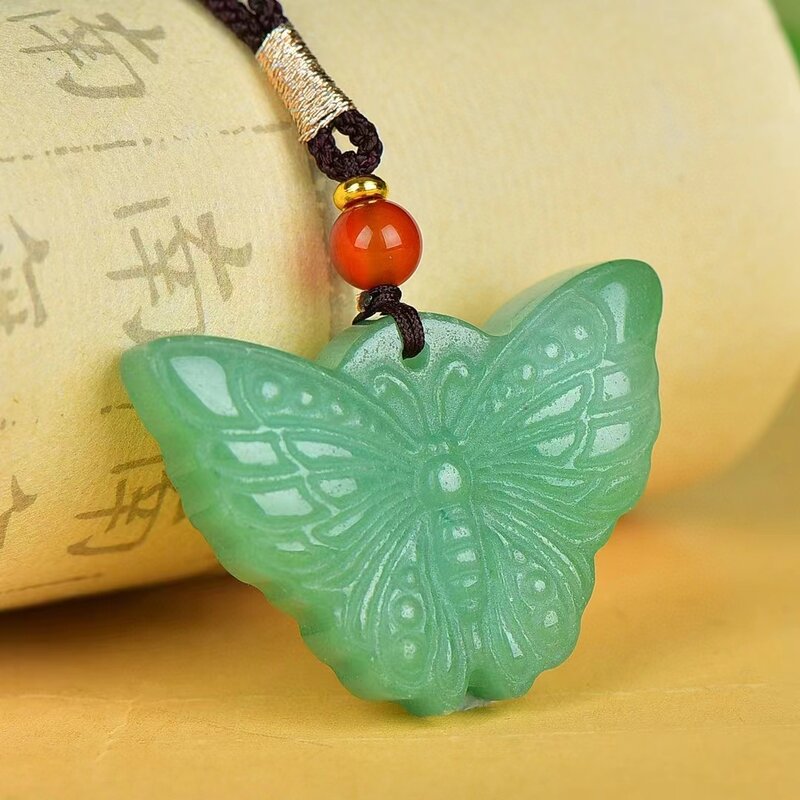女性のためのビーズのネックレス,天然の緑の石のペンダント,絶妙な蝶のペンダント,ジュエリー