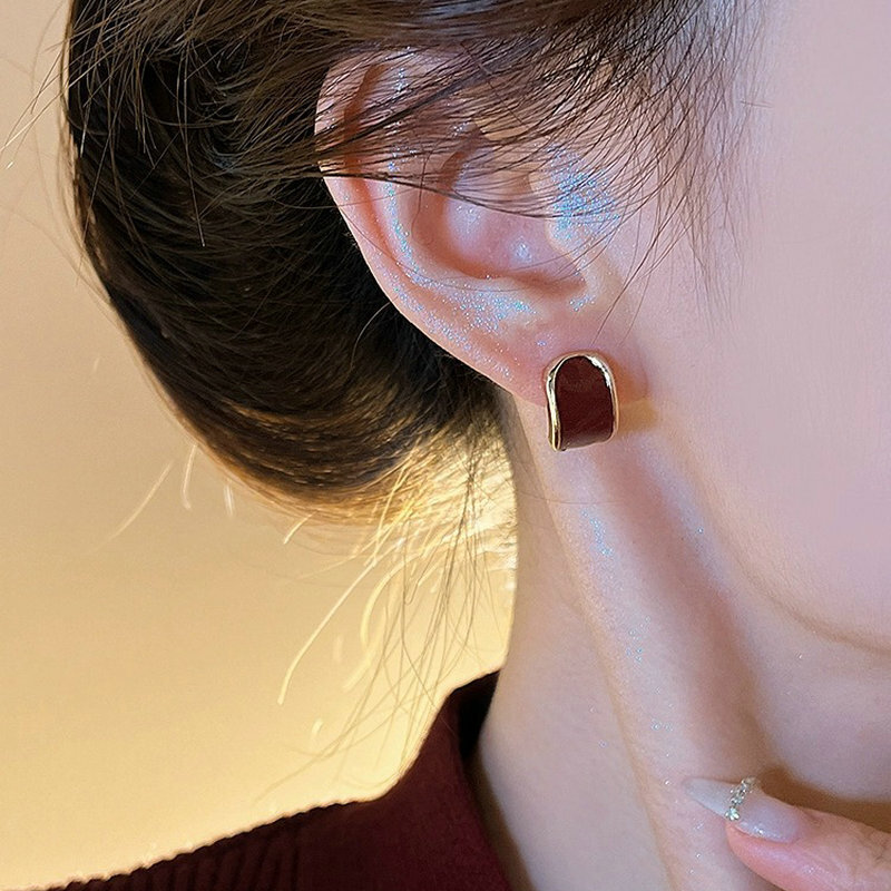 Vintage Red Ear Clip Women New Fashion Enamel Ear Studs Light Luxury Ear Accessories Earrings Jewelry