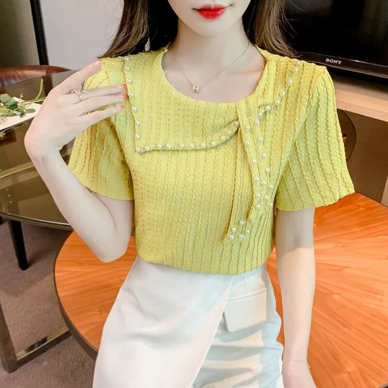 Słodkie koszulki z okrągłym dekoltem w jednolitym kolorze sznurowane koraliki damskie odzież 2024 lato nowe luźne bluzki koreańska koszulka koszula
