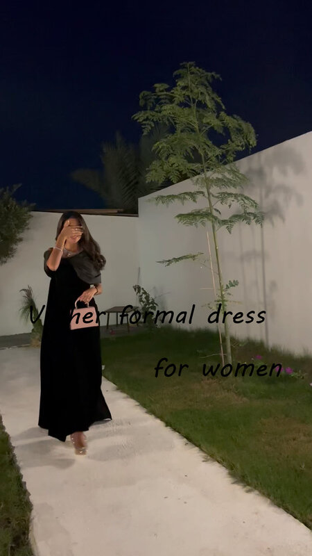 マーメイドの黒いベルベットのイブニングドレス,非対称の裸の肩,イスラム教徒のスタイル