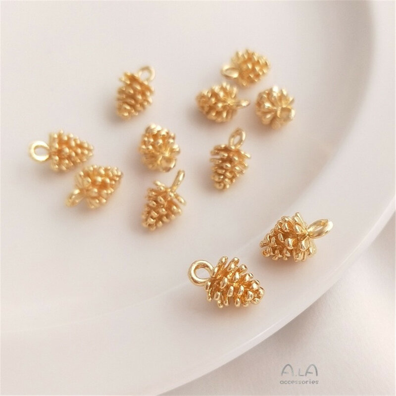 Colgante pequeño envuelto en oro de 14 quilates, colgante de tuerca de pino, pulsera de perlas de cristal artesanal, accesorios de joyería