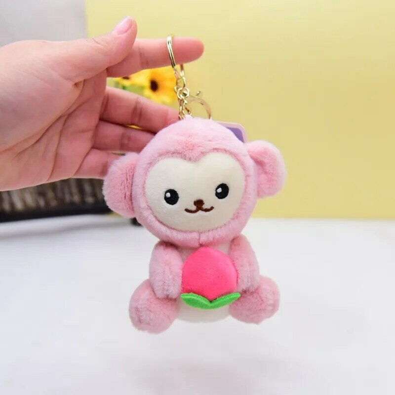 Kreskówka słodkie trzymające owoce małe małpki pluszowe zabawki Kawaii Trend akcesoria dla pary słodkie lalka zwierzę dzieci breloczki prezenty