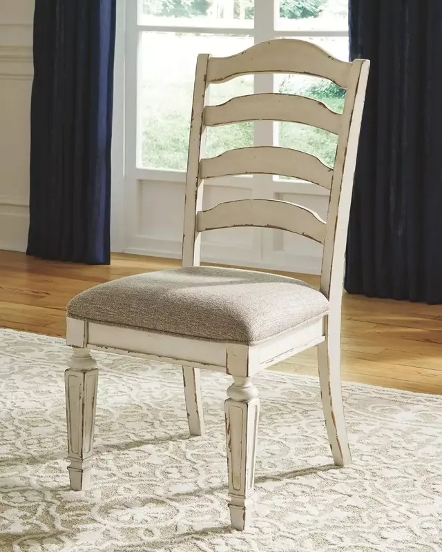 Realynダイニングルームの布張りの椅子2カウント、アンティークホワイト