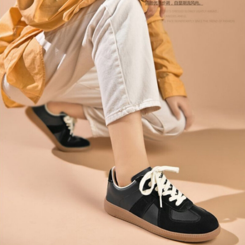Sepatu olahraga pria dan wanita, sepatu olahraga Bowling modis antiselip ringan bersirkulasi sol lembut peredam guncangan