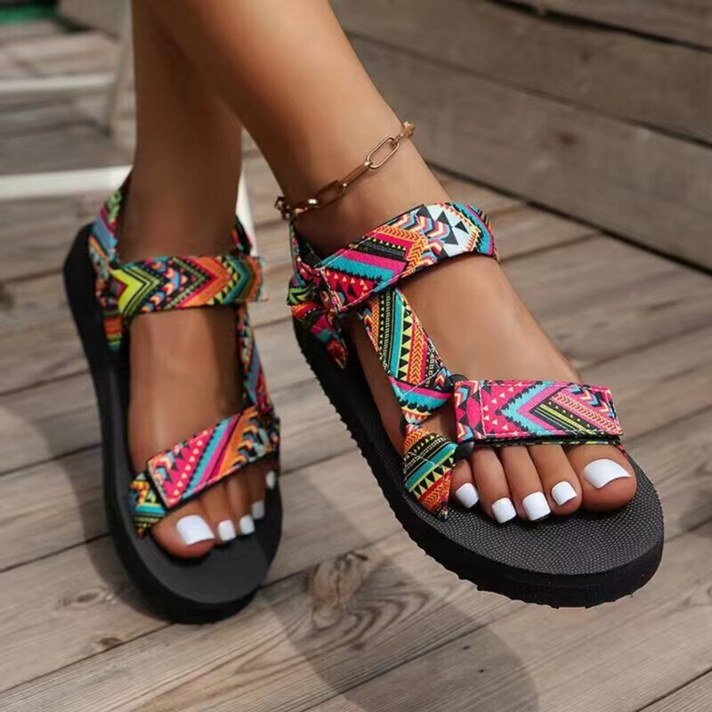 2023 scarpe da donna piatte estive Set di corde di canapa sandali da spiaggia per piedi pantofole Casual per tutti i fiammiferi all'aperto sandali da donna di grandi dimensioni