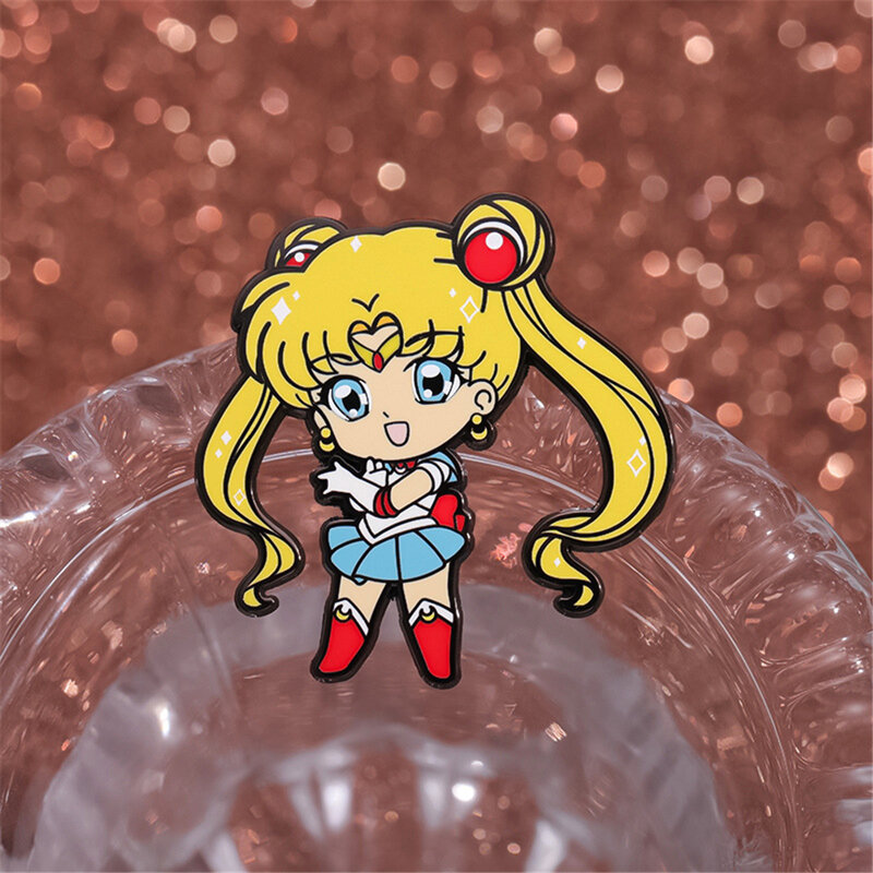 Chibi Anime Kawaii Sailor Moon Tsukino Usagi rekwizyty do Cosplay metalowa plakietka Pin stop broszka akcesoria świąteczny prezent