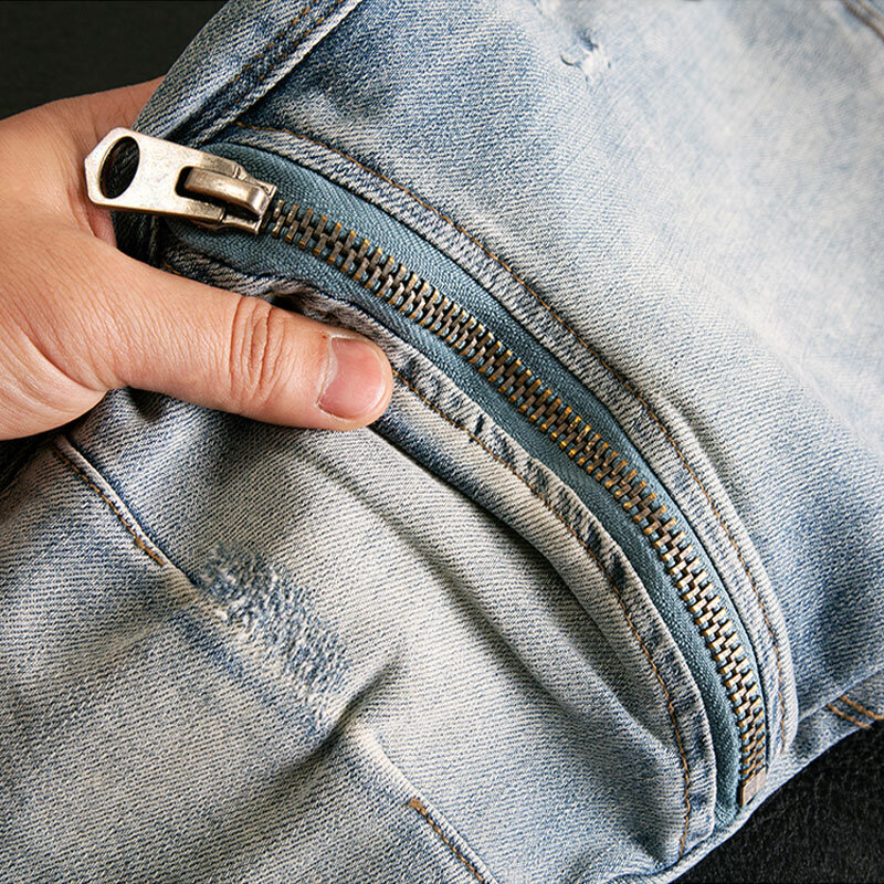 Modne dżinsy męskie uliczna światło Retro niebieska rozciągliwe dopasowanie dopasowana do porwane jeansy mężczyzn, designerski Denim Hip Hop, spodnie motocyklowe Hombre