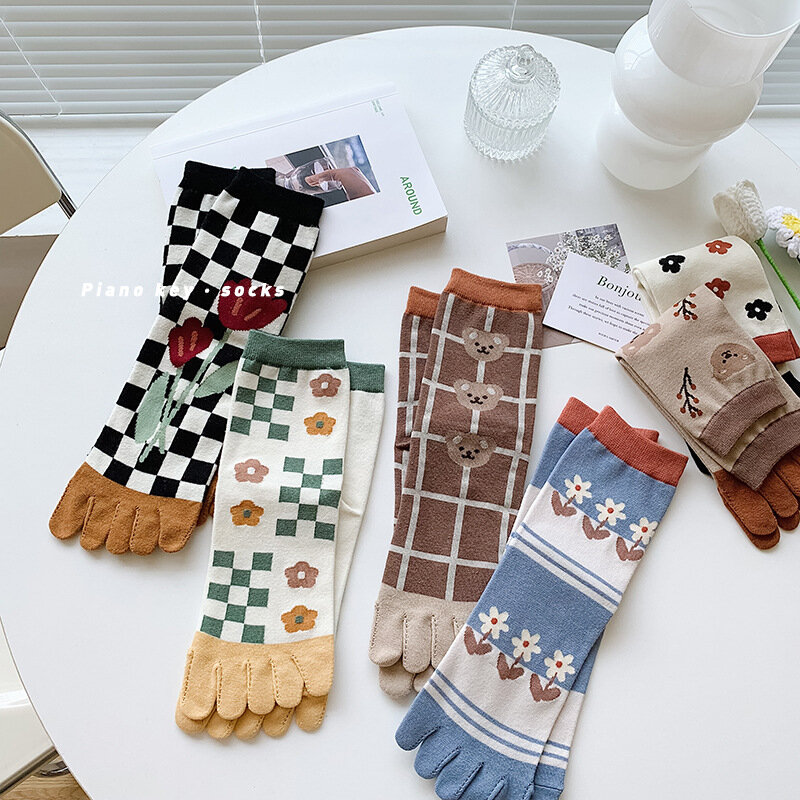 Calcetines de cinco dedos para mujer, medias con estampado de dibujos animados, estilo Kawaii japonés, Harajuku, Retro, Floral, Vintage