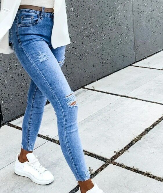 กางเกงยีนส์สำหรับผู้หญิงกางเกงยีนส์ขาสั้นเข้ารูปขาดสไตล์ใหม่ฤดูใบไม้ร่วงและฤดูหนาว